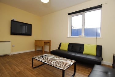 2 bed flat, Gilwell Street,, City Centre, Plymouth, PL48BU - Image 4